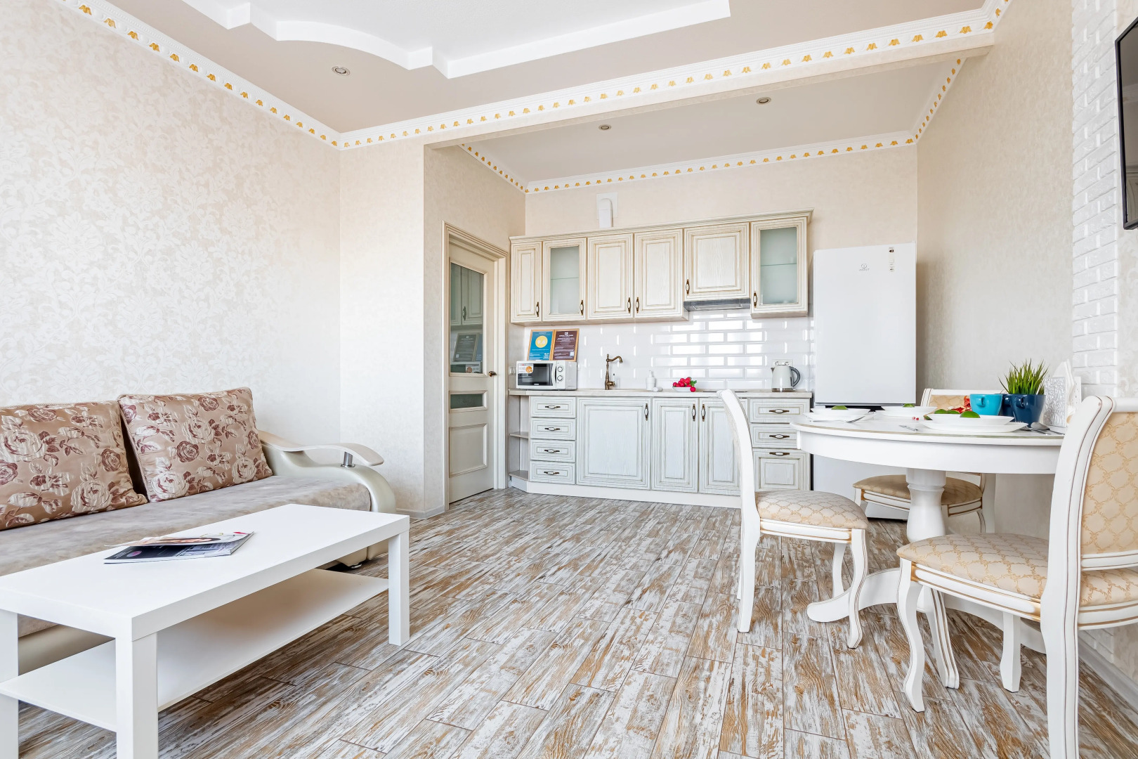 Апартаменты стильные формата евро2 в центре ФМР