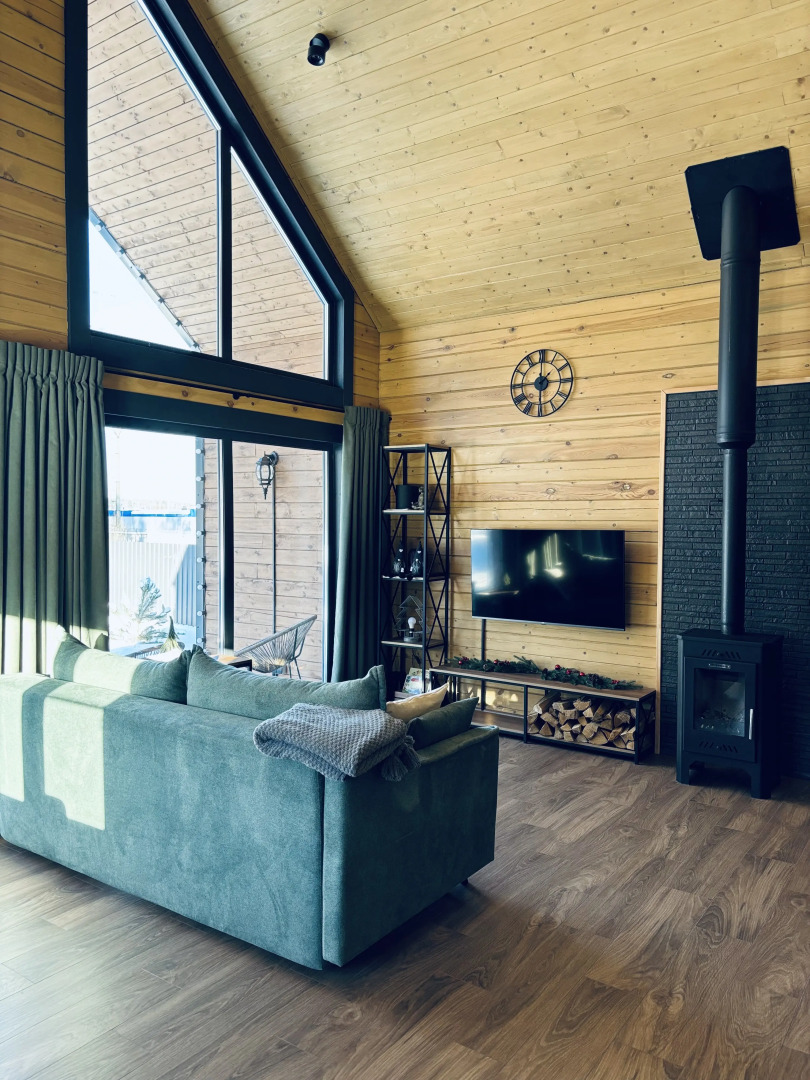 Дом с Камином и Панорамными Окнами