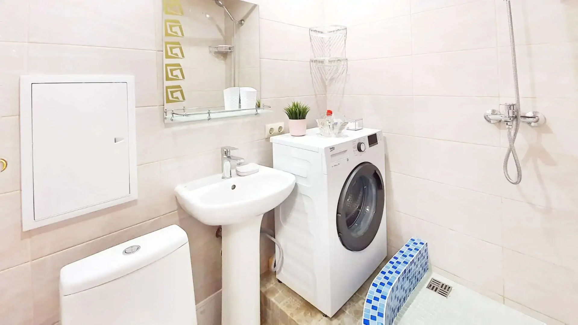 Апартаменты с личной террасой рядом с ж/д вокзалом