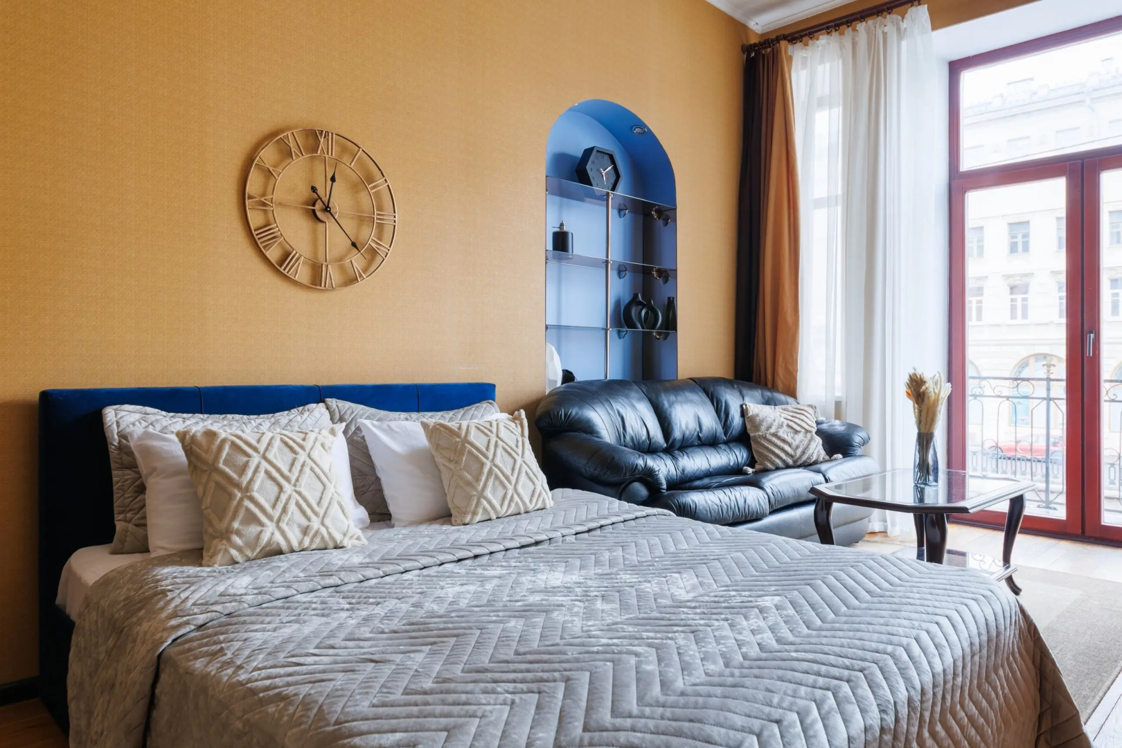 Апартаменты 2 спальни с камином около Банковского мостика