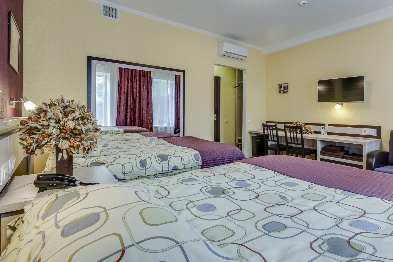 Отель Велес