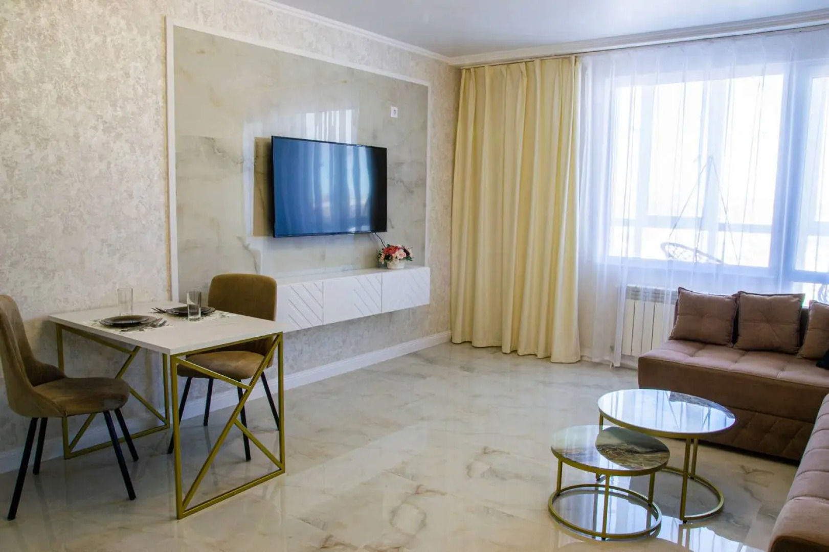 Апартаменты с качелями на 9 этаже