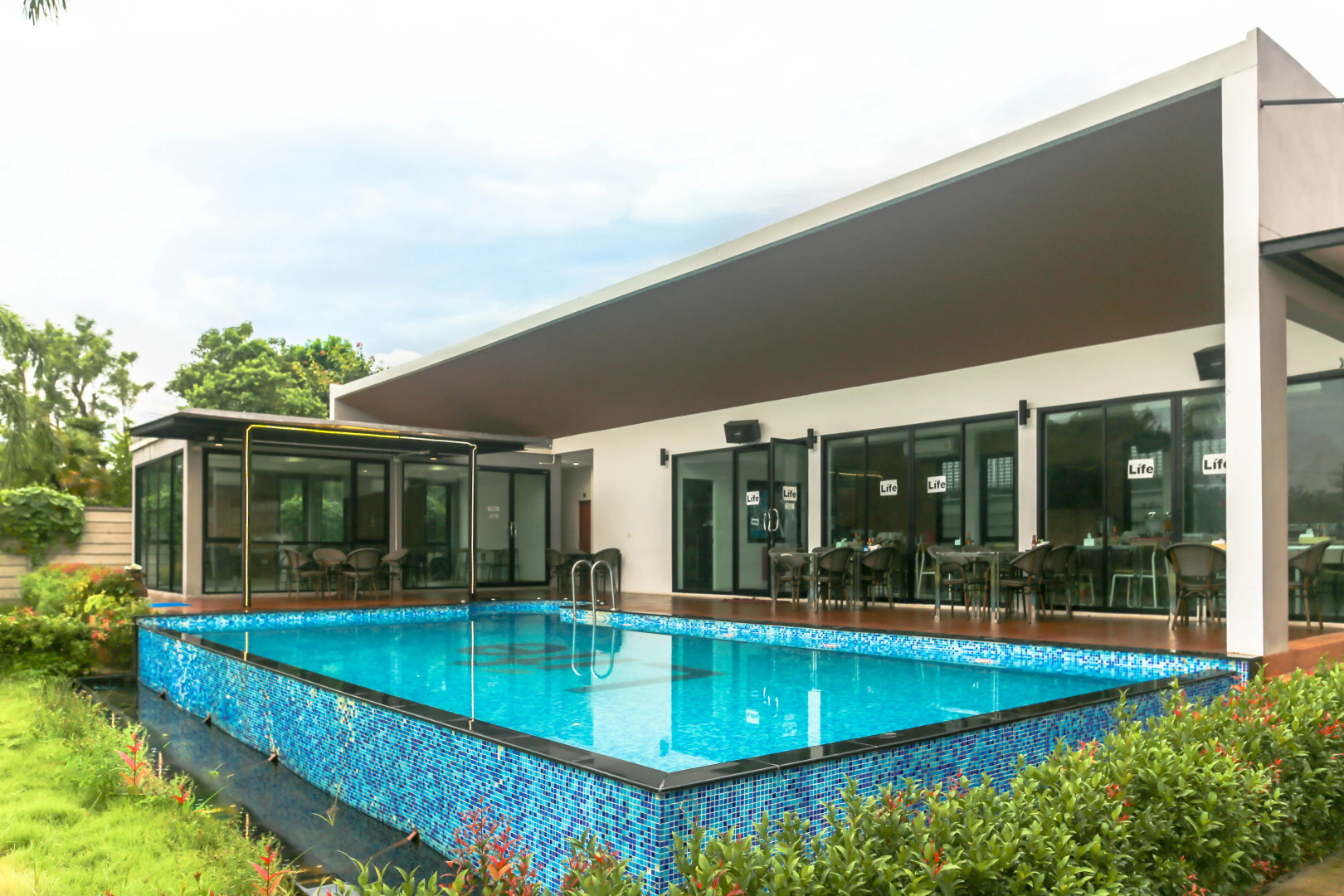 Отель Life Grand Chiang Mai