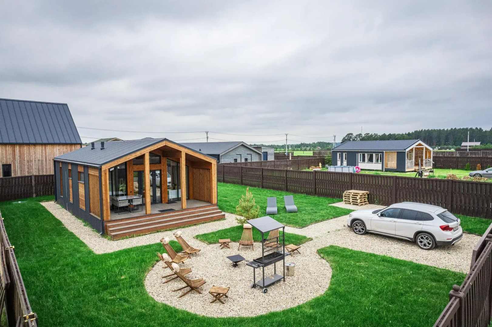 Частный Дом Среди Зимнего Леса с Панорамными Окнами