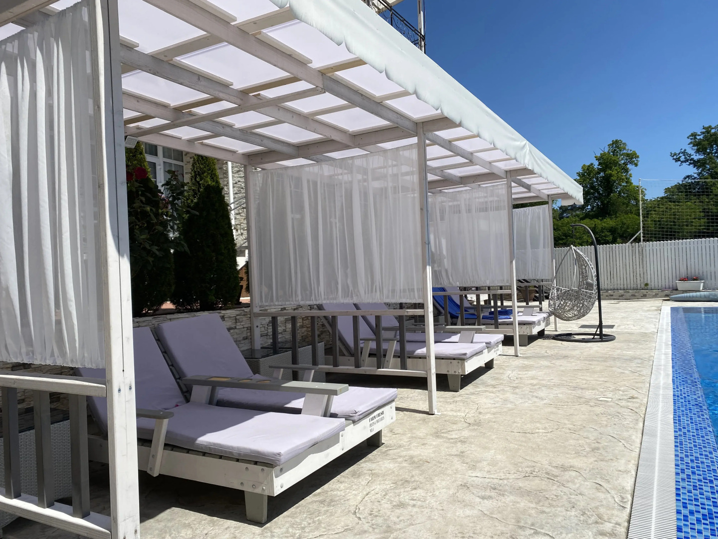 Отель Cromwell White