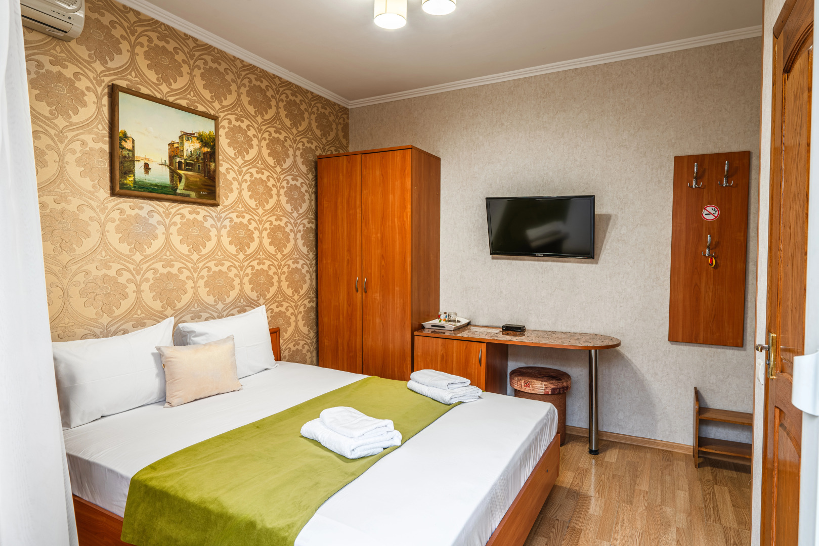 Меблированные комнаты Надежда rooms