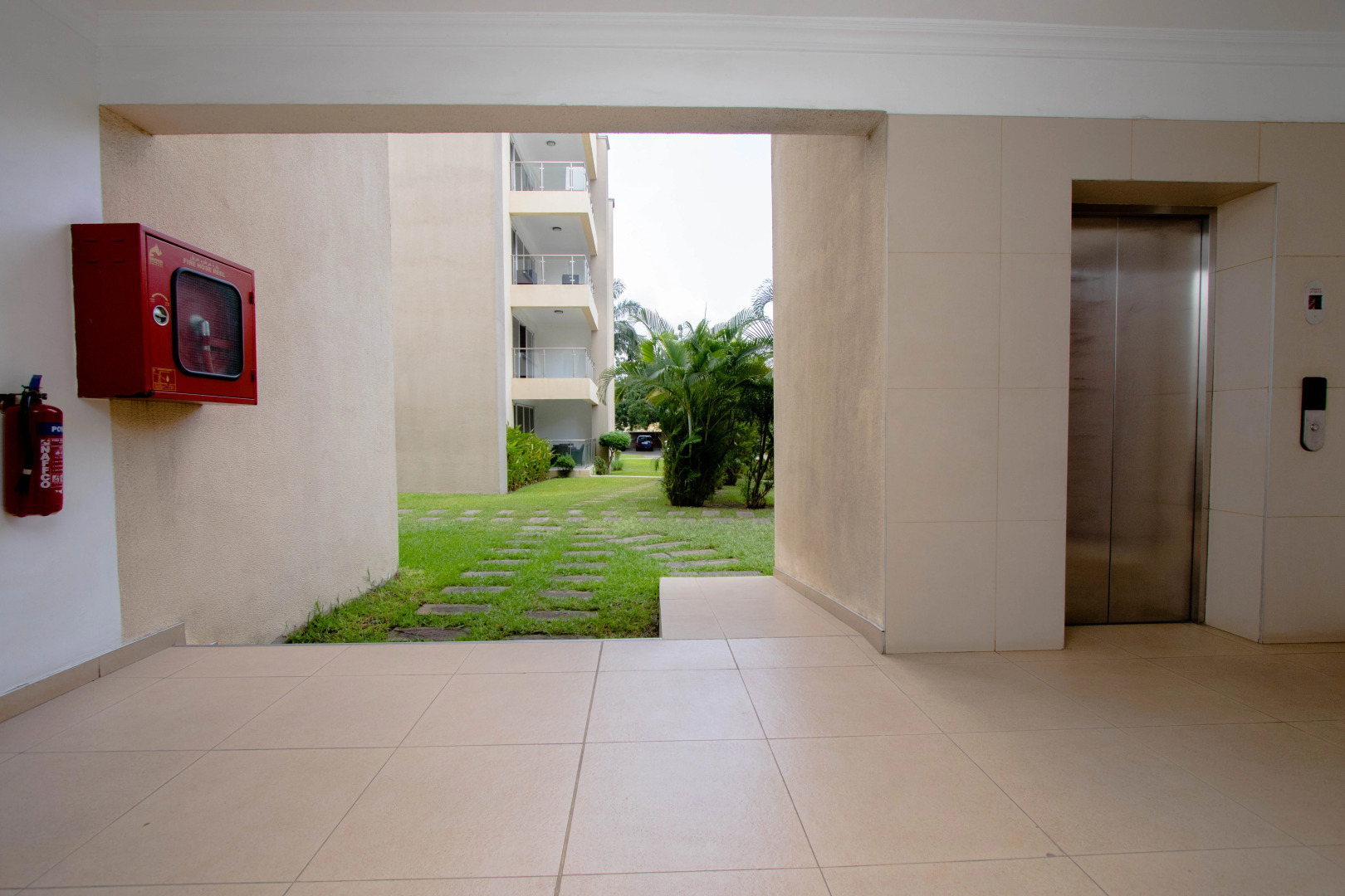 Апартаменты 90 Independence Avenue