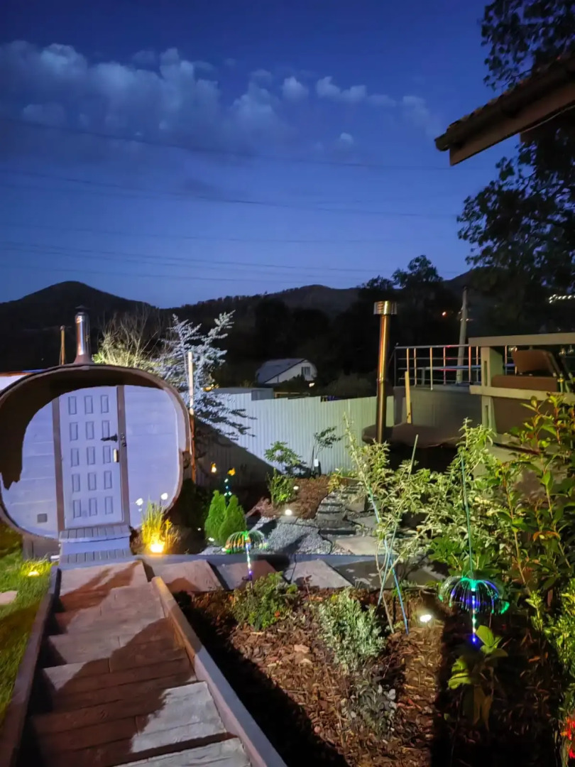 Частный Дом с Бассейном Мансардой и Видом на Горы