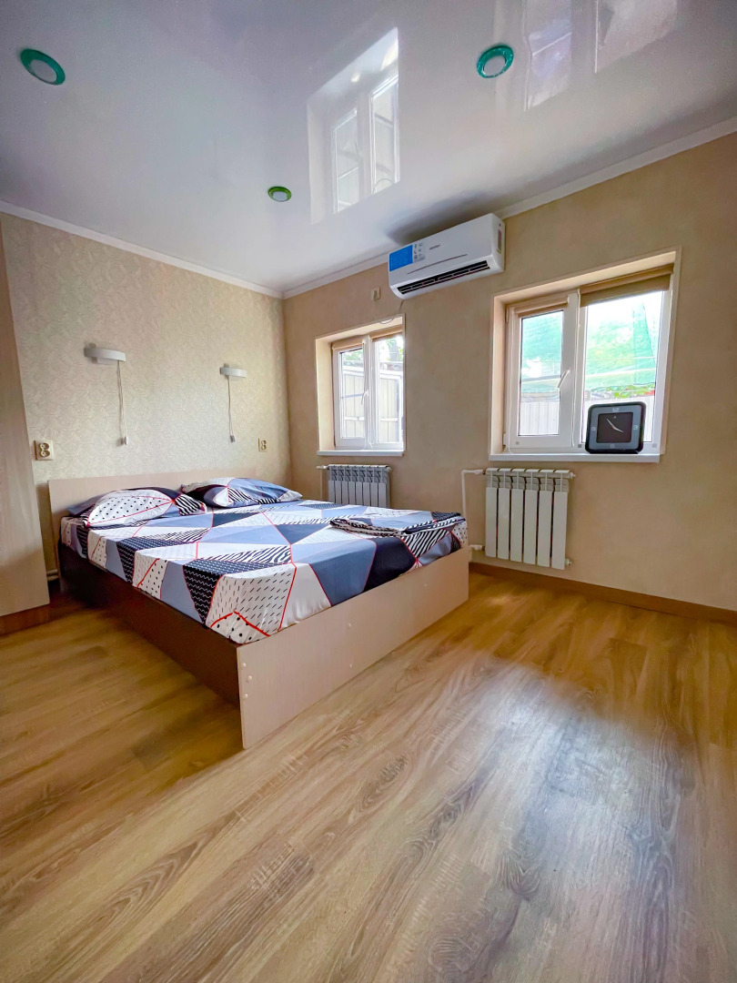 Апартаменты Двухкомнатные с двориком и парковкой