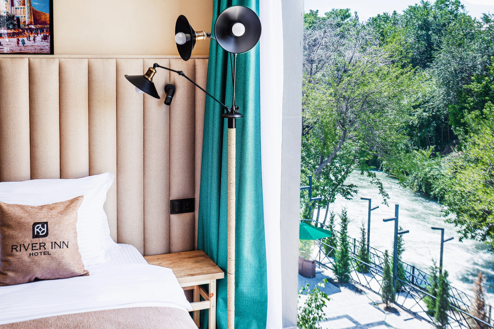 Отель River Inn