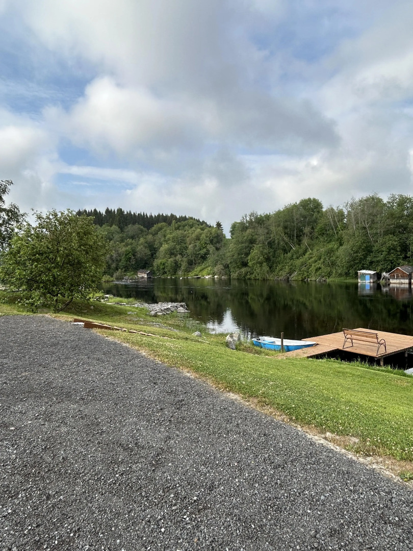 Частный Дом На Берегу Реки