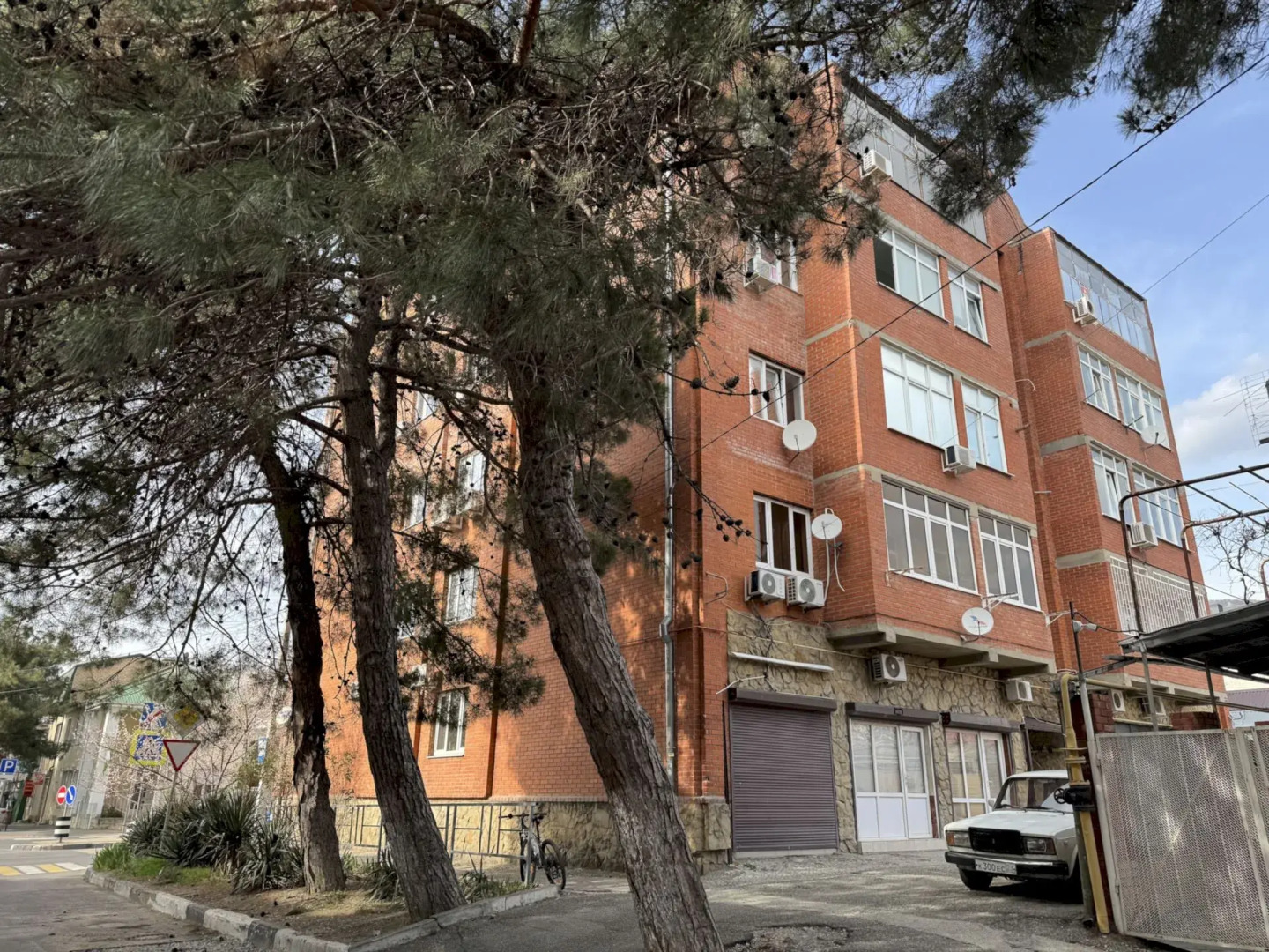 Квартира 476 4Комнатная в Центре с Балконом 7 Мин до Моря