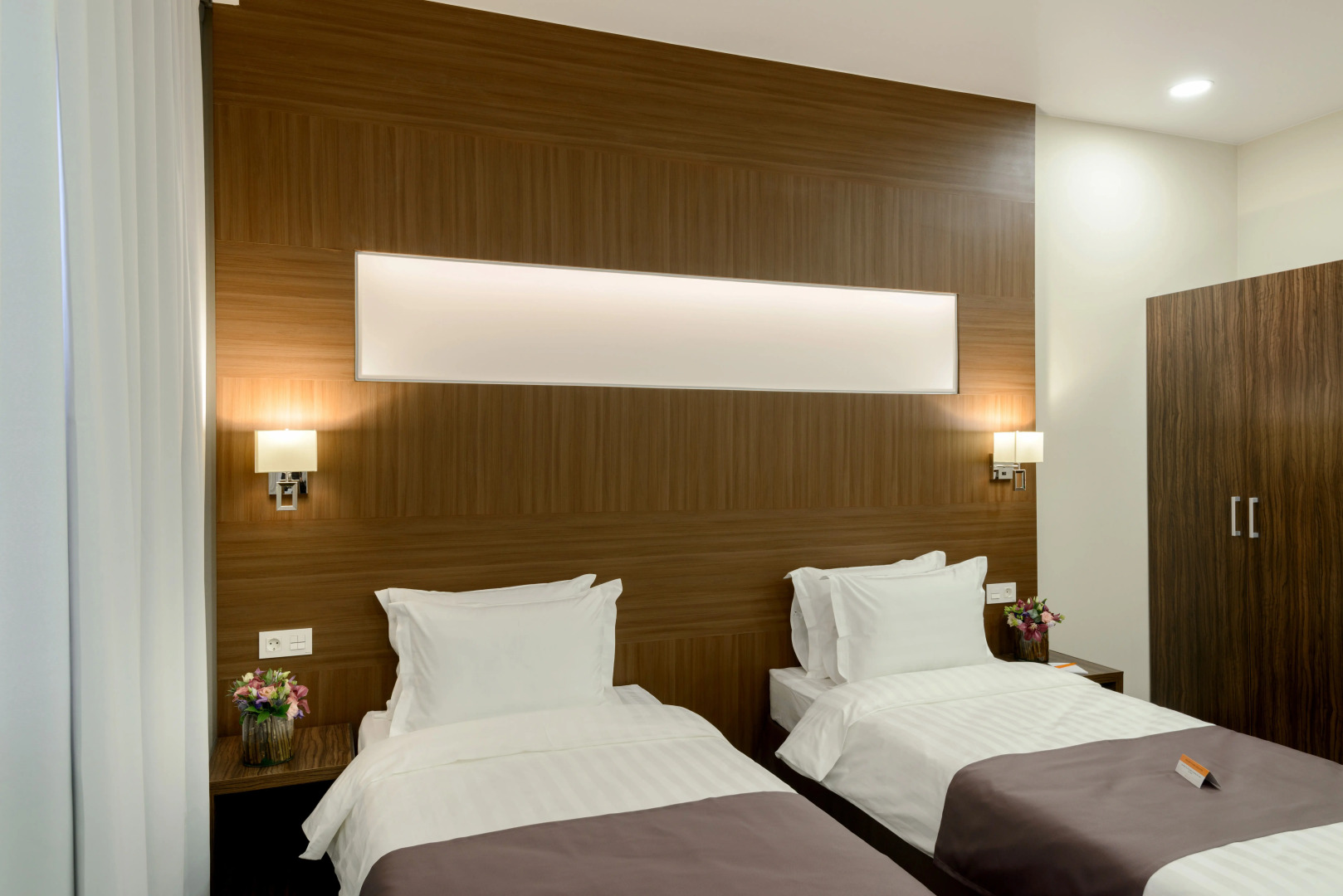 Отель PARK WOOD HOTEL