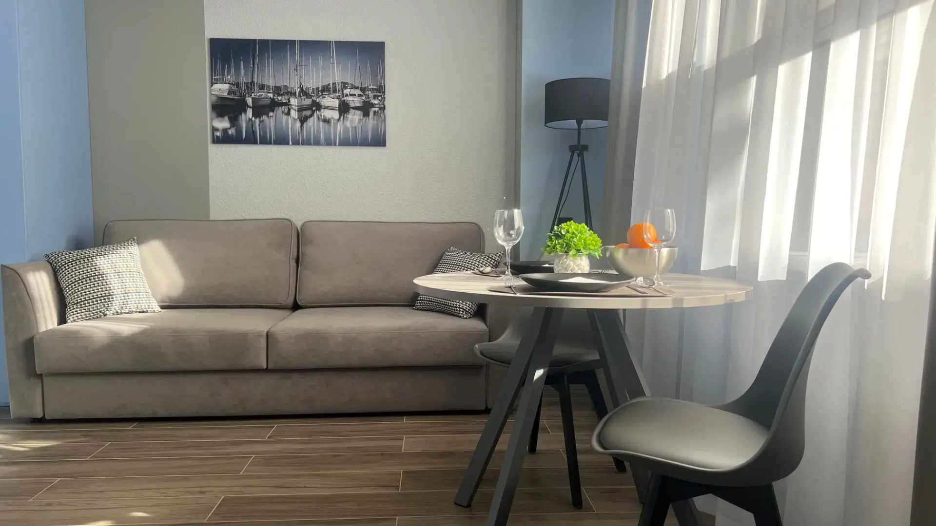 Апартаменты у Часовой Башни Голубые