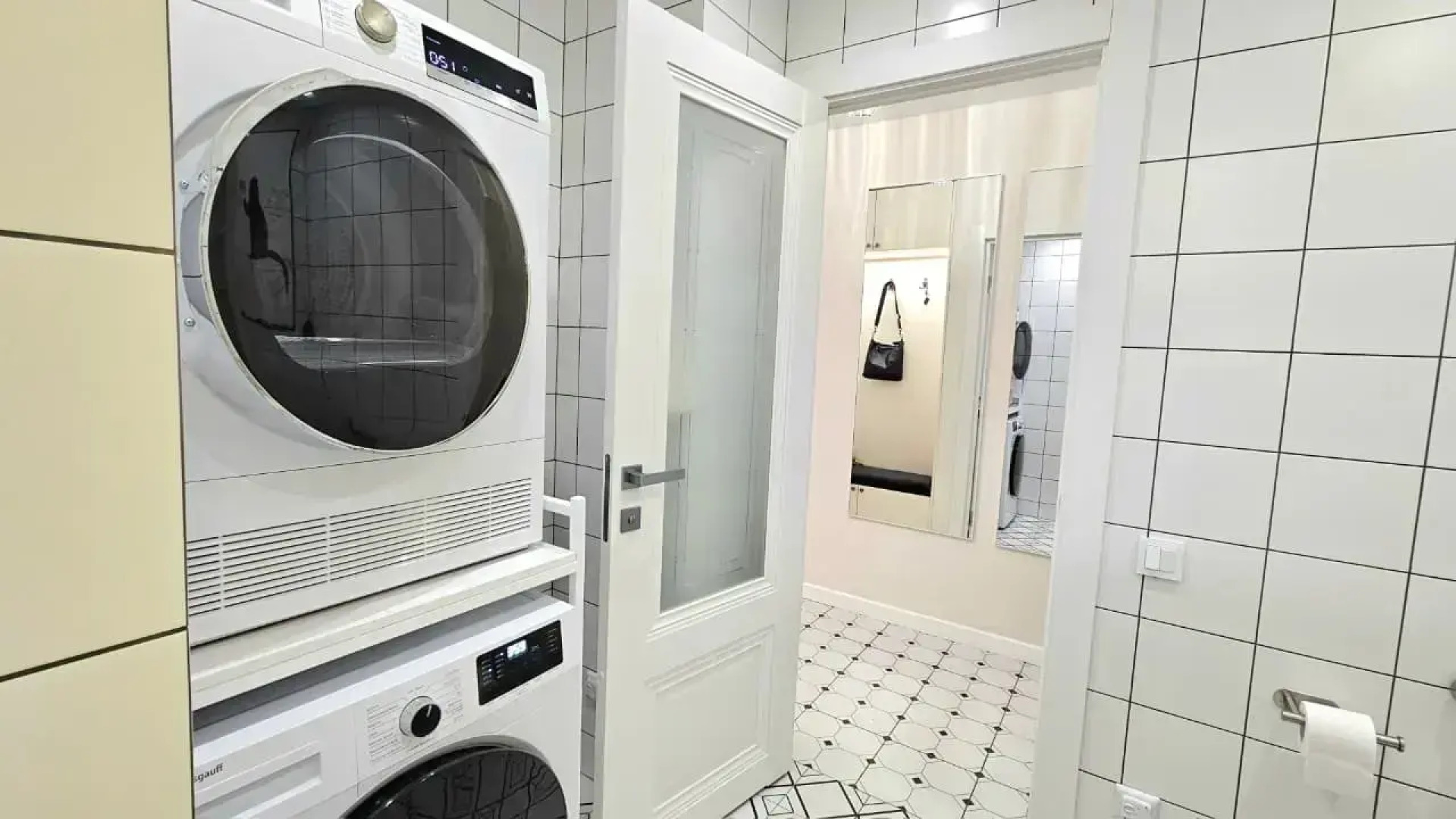 Квартира у Озера Кабан: Стильный Ремонт и Идеальное Расположение!