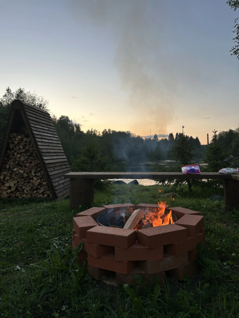 Частный дом на берегу реки