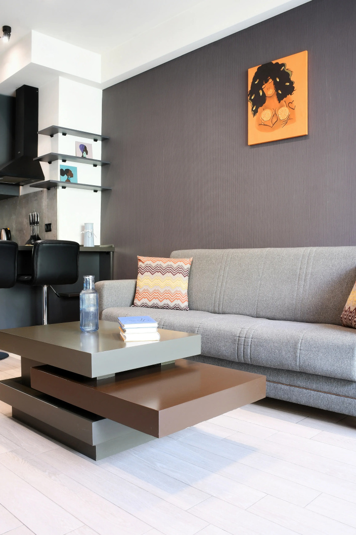 Апартаменты Newly Renovated Condo, Steps to Republic Square