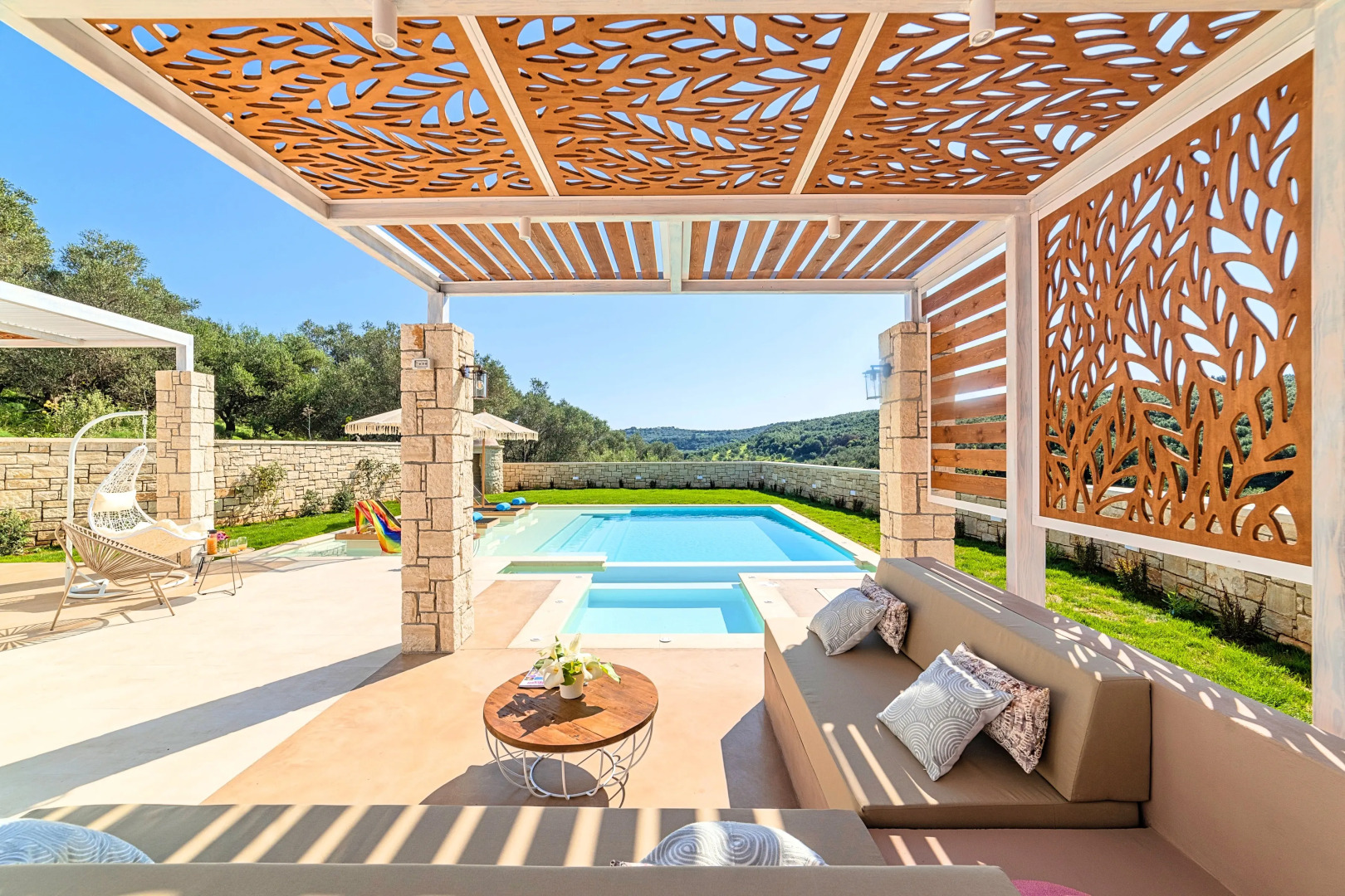 Вилла Blue Lake Heated Pool