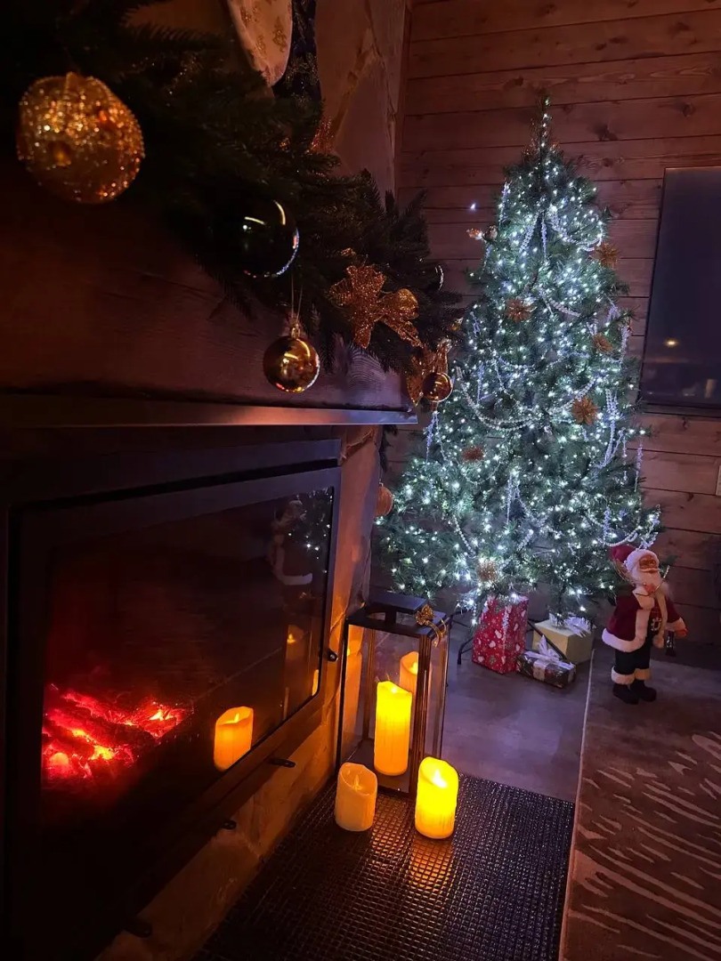 Шале с камином и джакузи в лесу