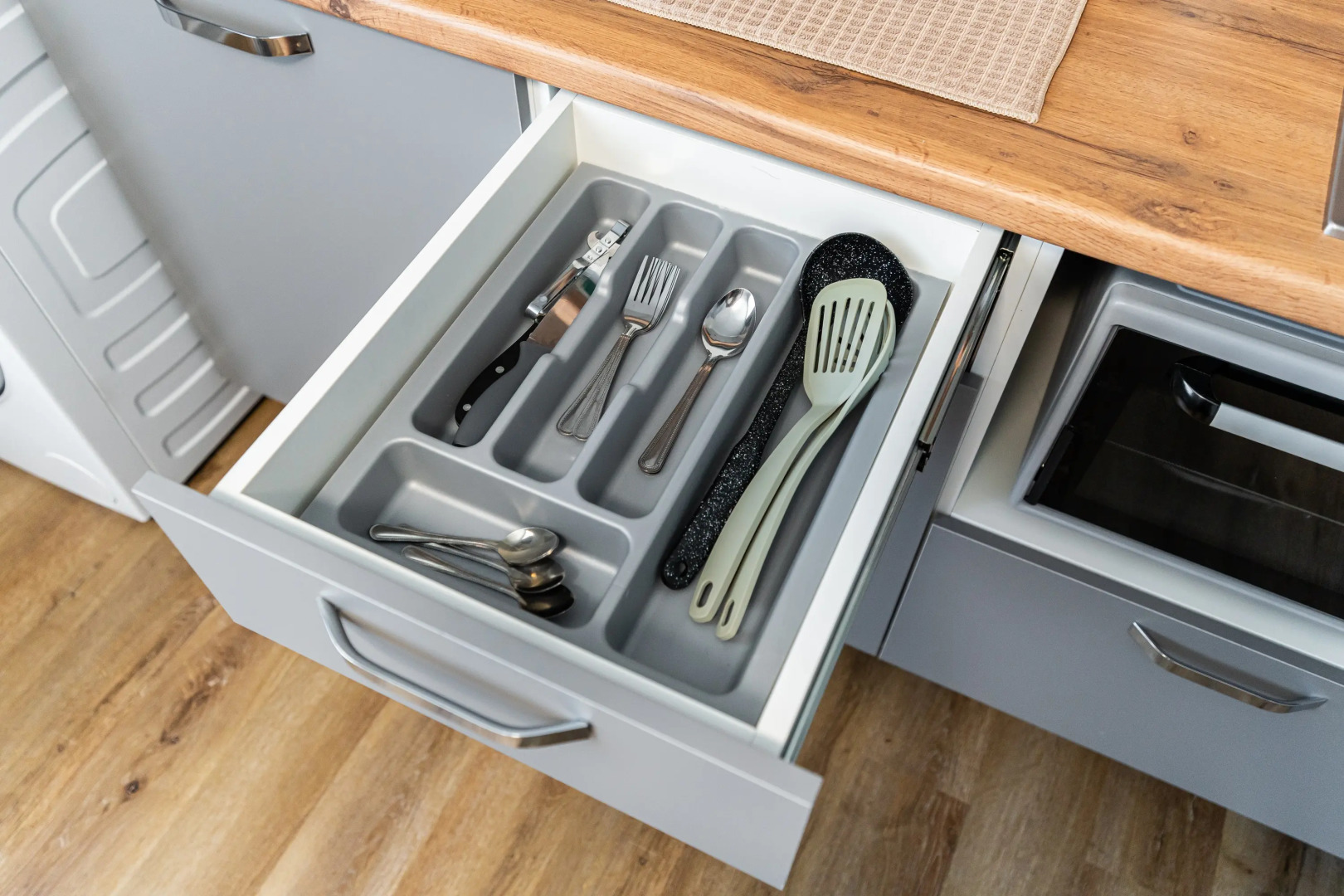 Апартаменты в Нoвоpоccийcкe c Дизaйнерcким Рeмoнтoм 1