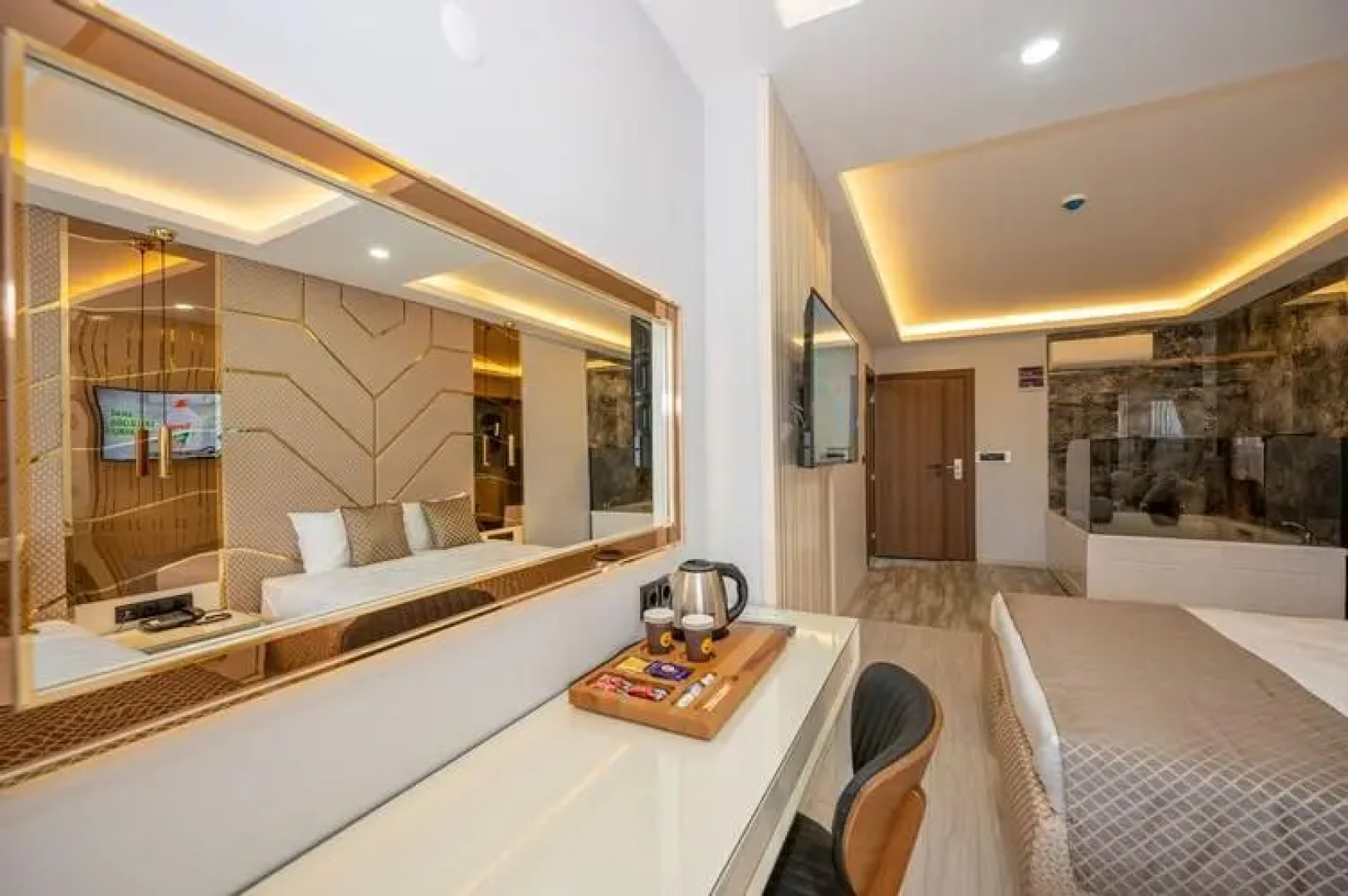 Luxury Airport Hotel by Zazzoni