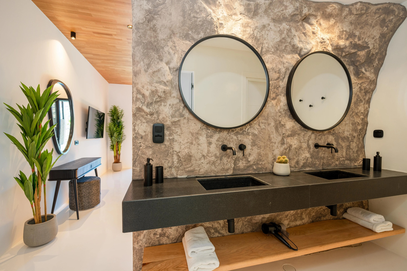 Отель Ftelia Black Villas