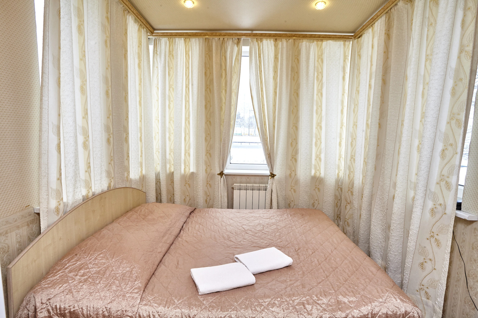 Отель Белое и Черное