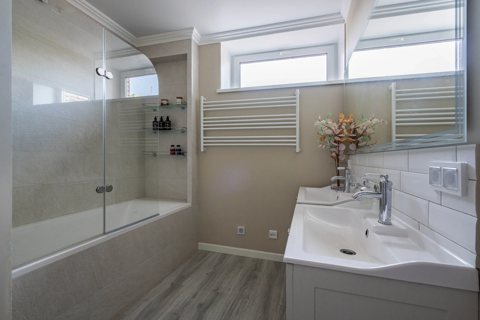 Апартаменты Четырехкомнатные YOUR APART с видом на домик Петра 1 и Неву