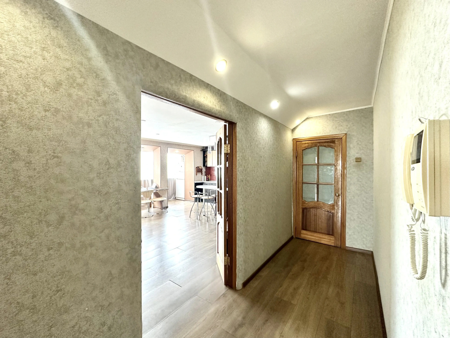 Апартаменты 3х комн на Бестужева 15 в 10 минутах от ЖД вокзала