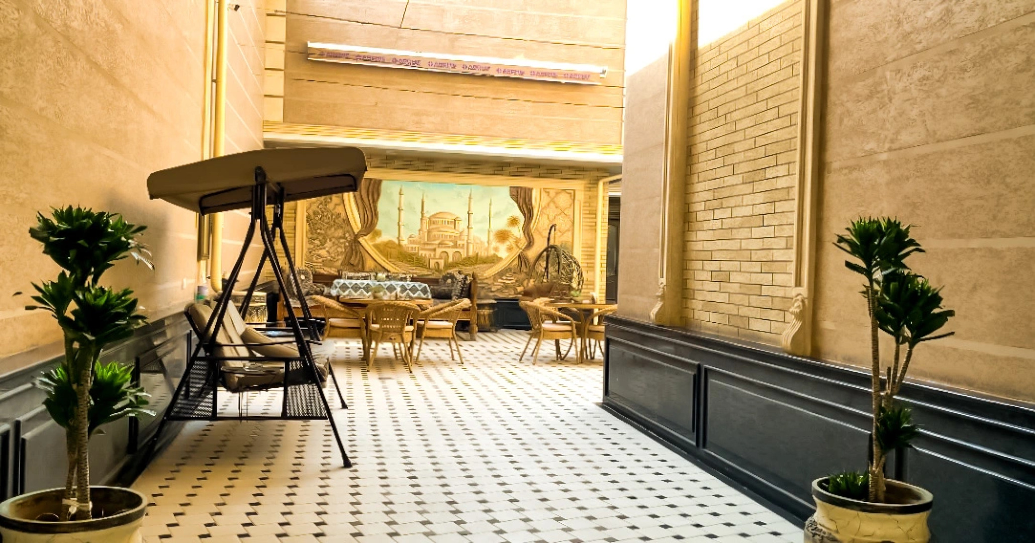 Отель Archie Family