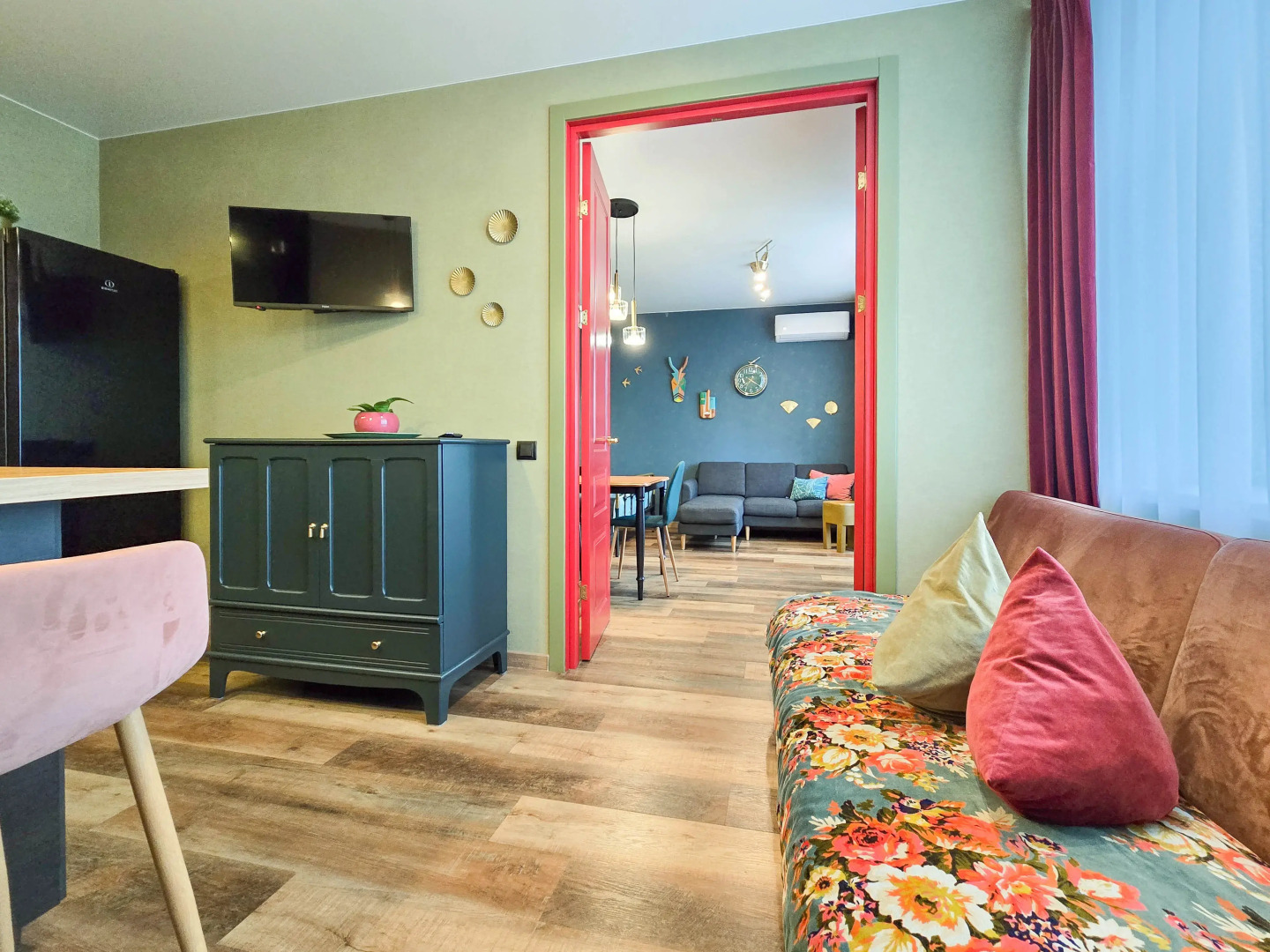 Апартаменты Райское место с панорамным видом, Сеть ЙоХоум