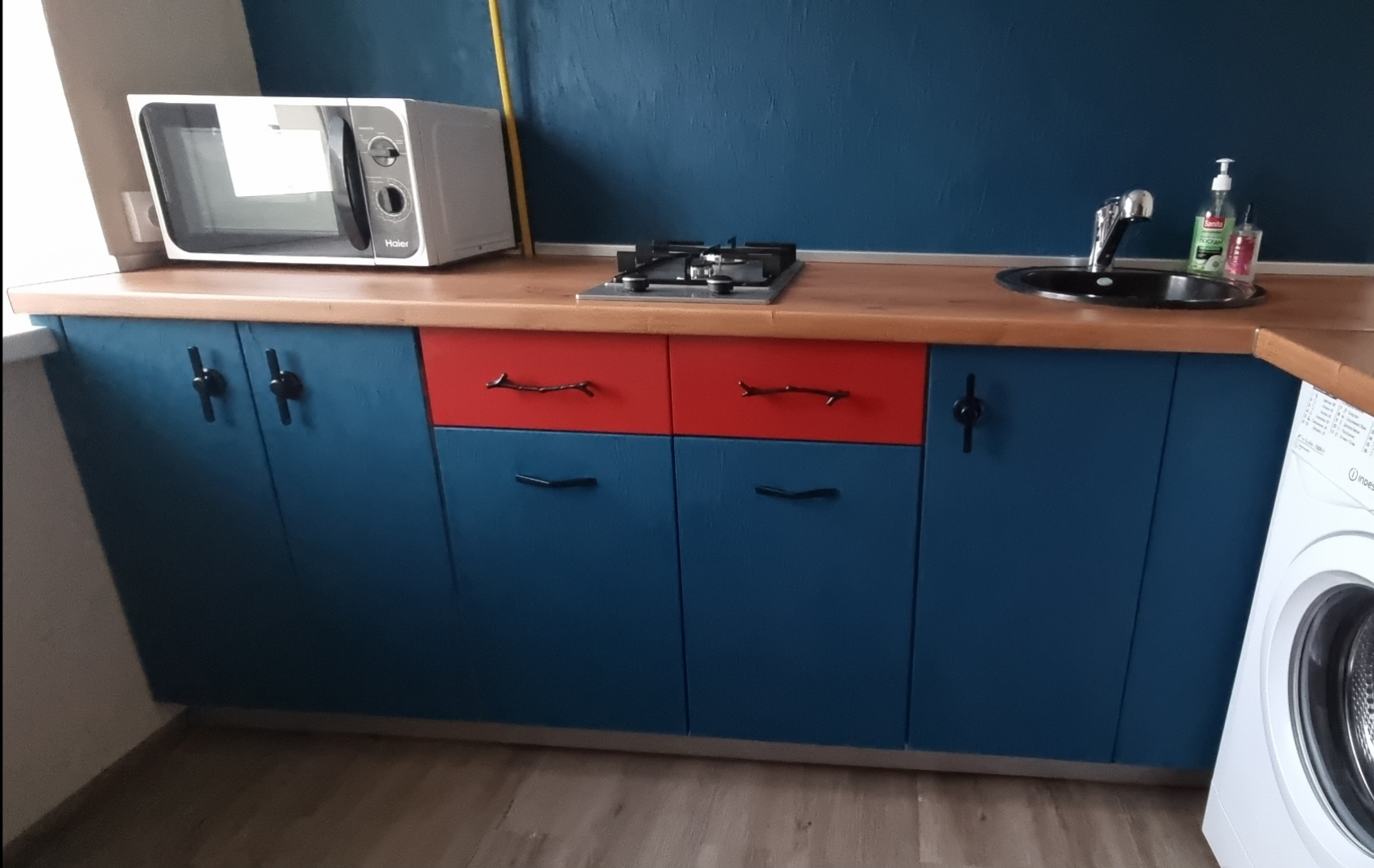 Апартаменты Apartment overlooking the library