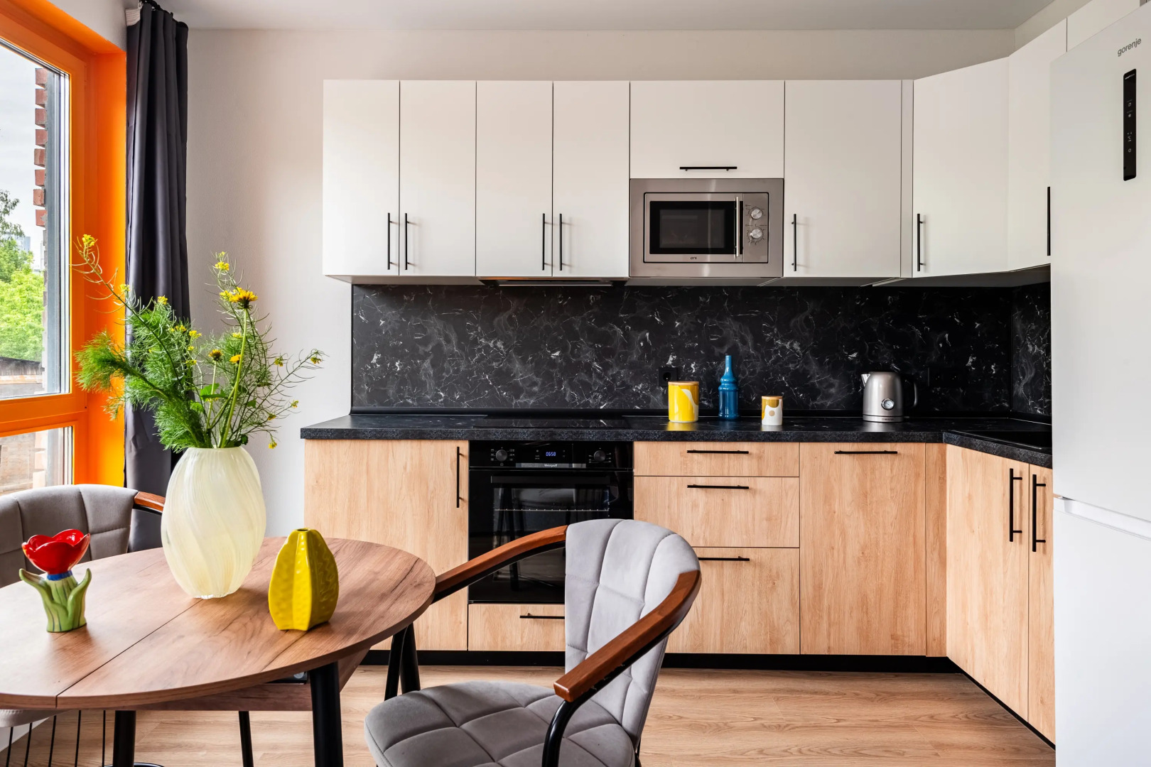 Квартира Яркая с балконом