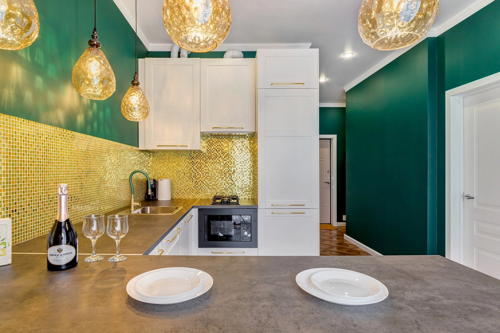 Квартира  Двухкомнатная с Видом на Море и Горы ЖК Изумрудный город до 4 человек