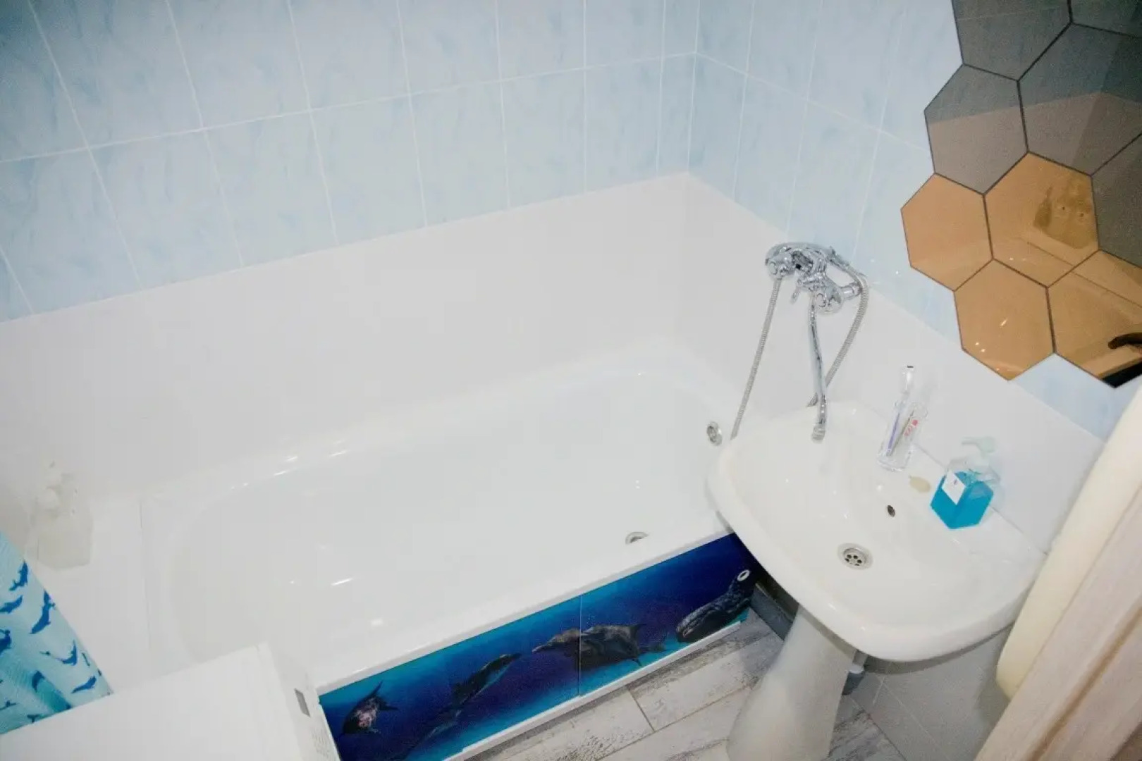 Апартаменты двухкомнатные ЛЮКС у ДК Металлургов. Барбарис