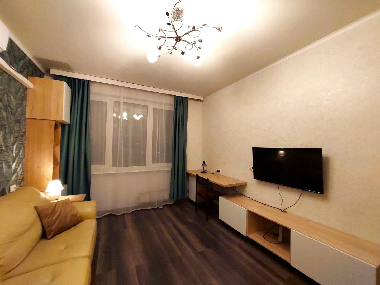 Квартира Трехкомнатная Недалеко от Метро Пражская