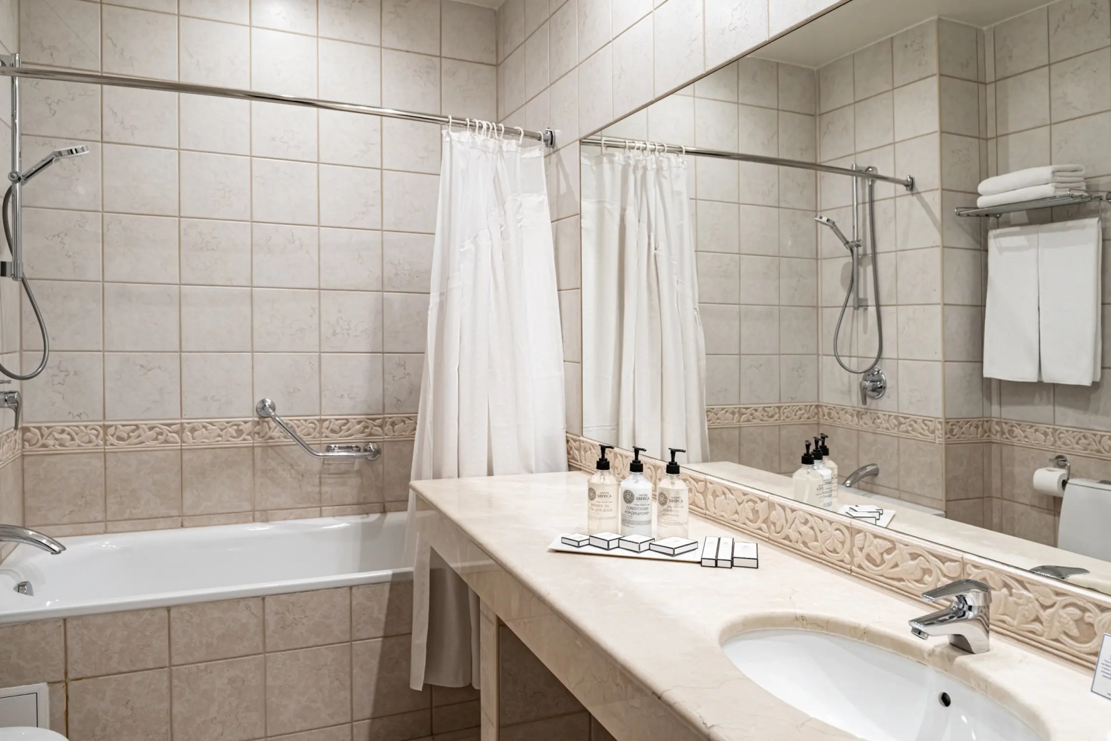 Отель Петро Палас 