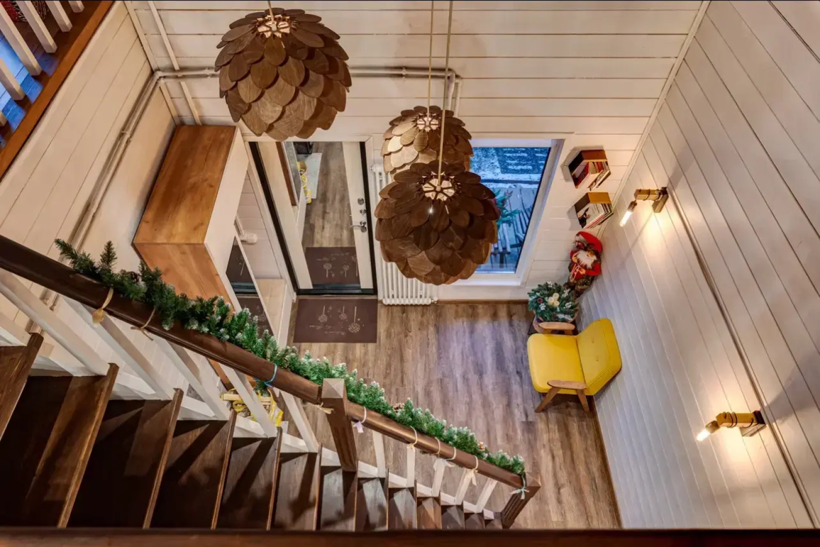 Частный дом с бaнeй на дpoвaх Harmony