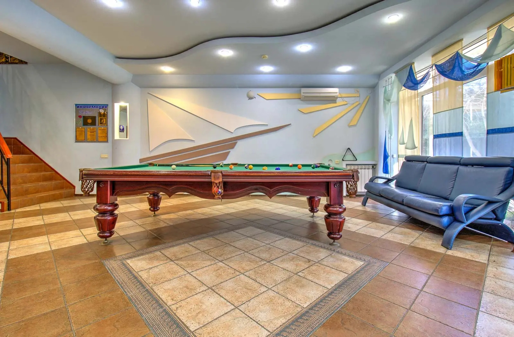 Отель Ламбат