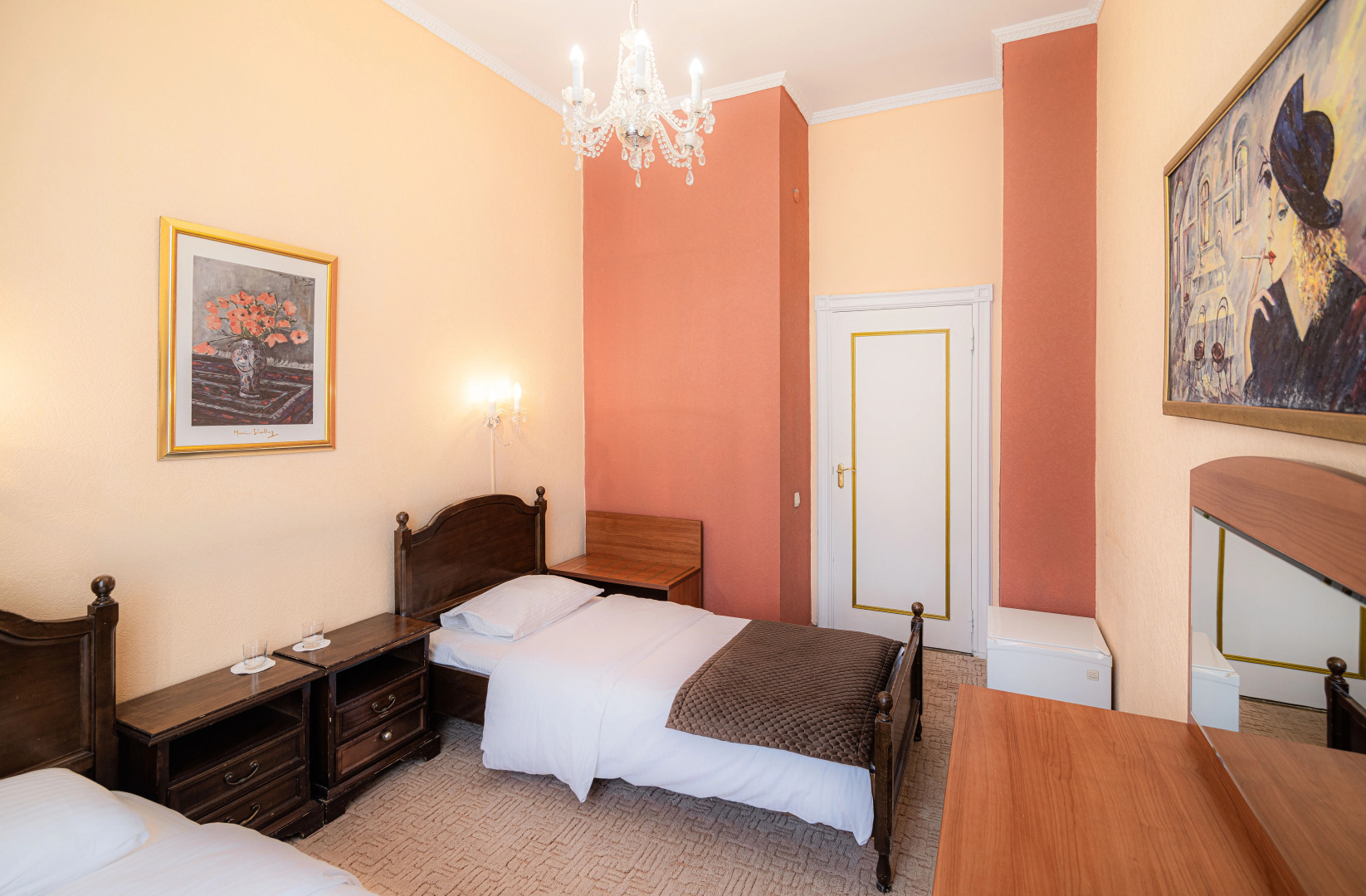 Отель Ист-Вест