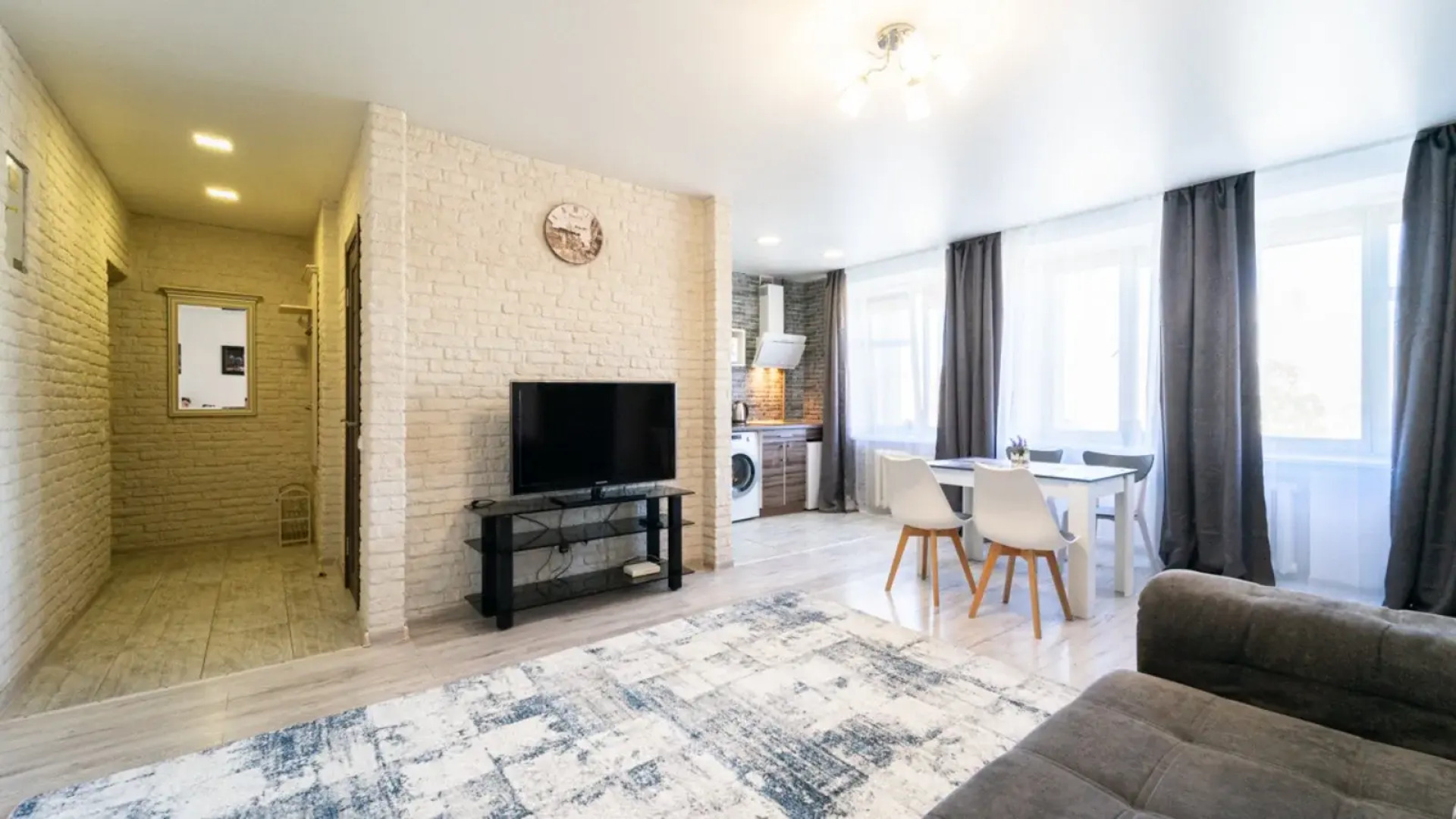 Апартаменты Apartments in the centre of Minsk on Pr. Nezavisimosti 52