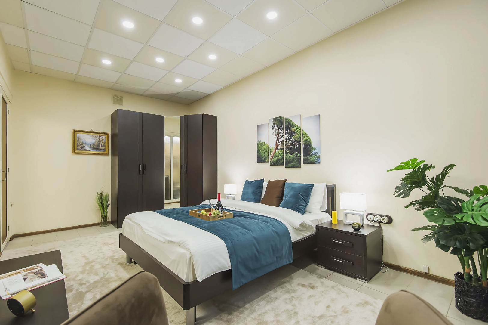 Квартира GM Apartments Стильная Трехкомнатная в центре рядом с МХАТ