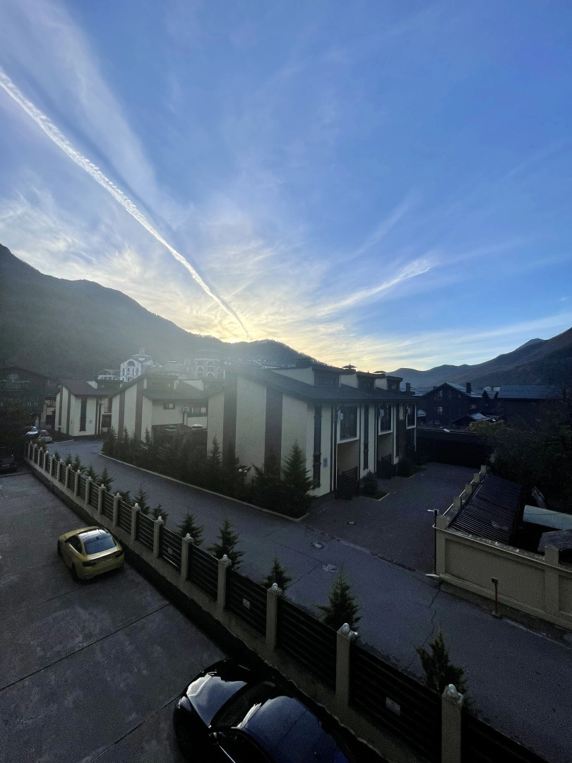 Квартира Огромная трехкомнатная квартира напротив подъемника