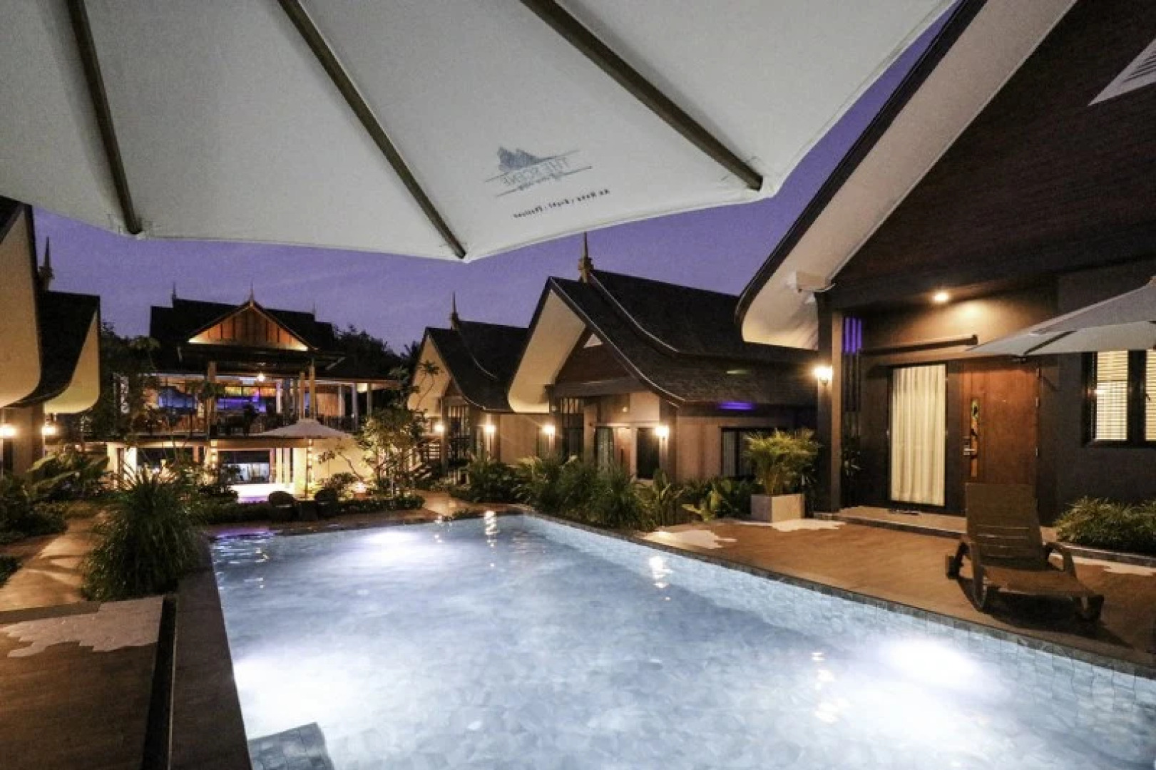 Отель The Scene Cliff View Villas