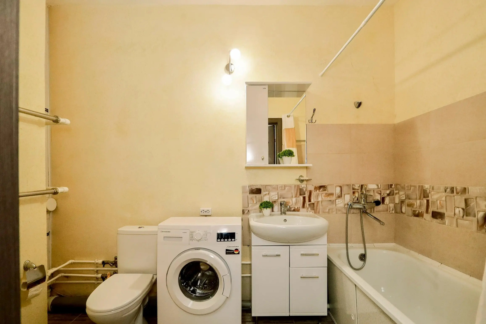 Трехместные апартаменты с Балконом и Видом на Озеро