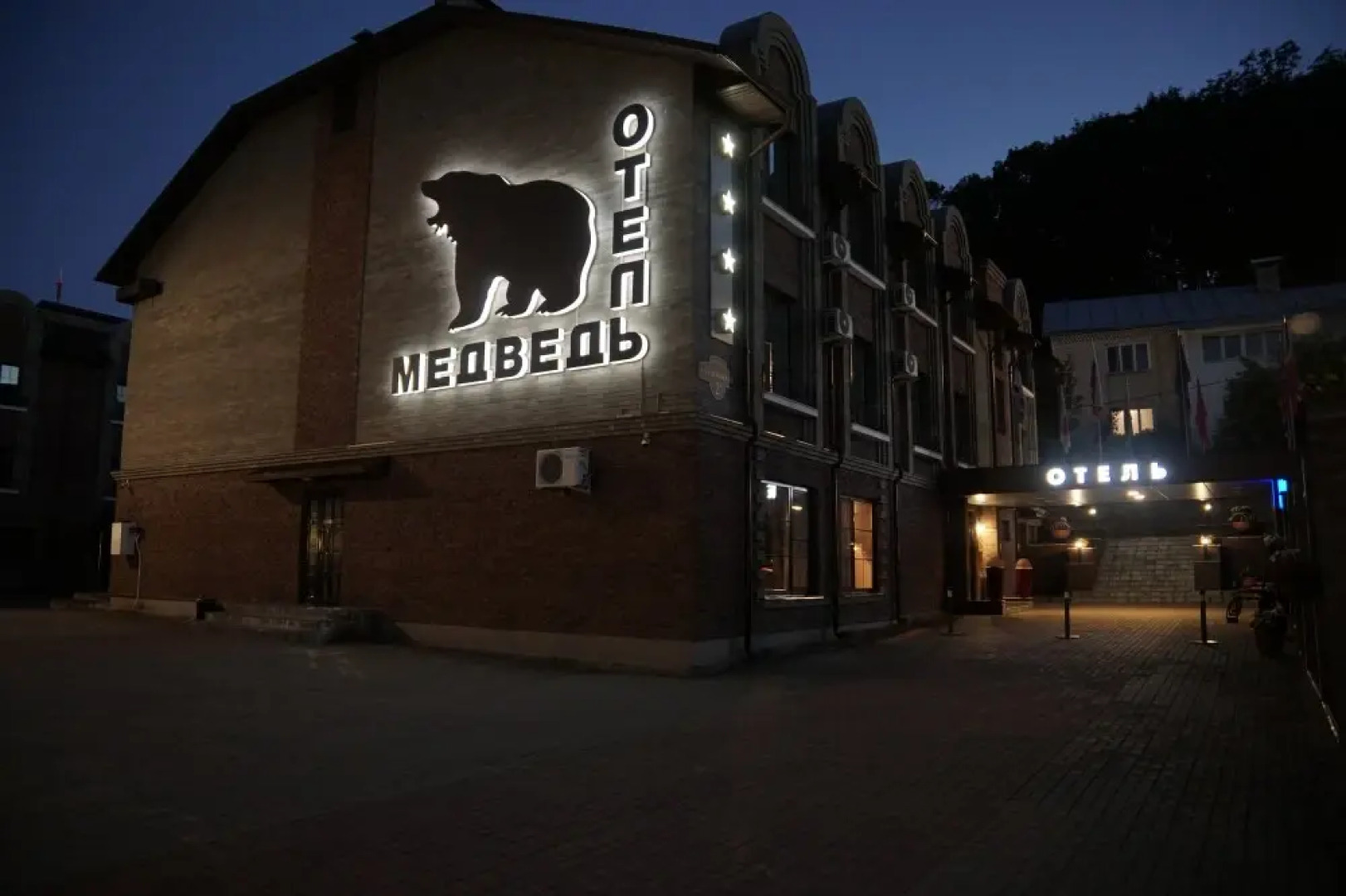 Отель Медведь