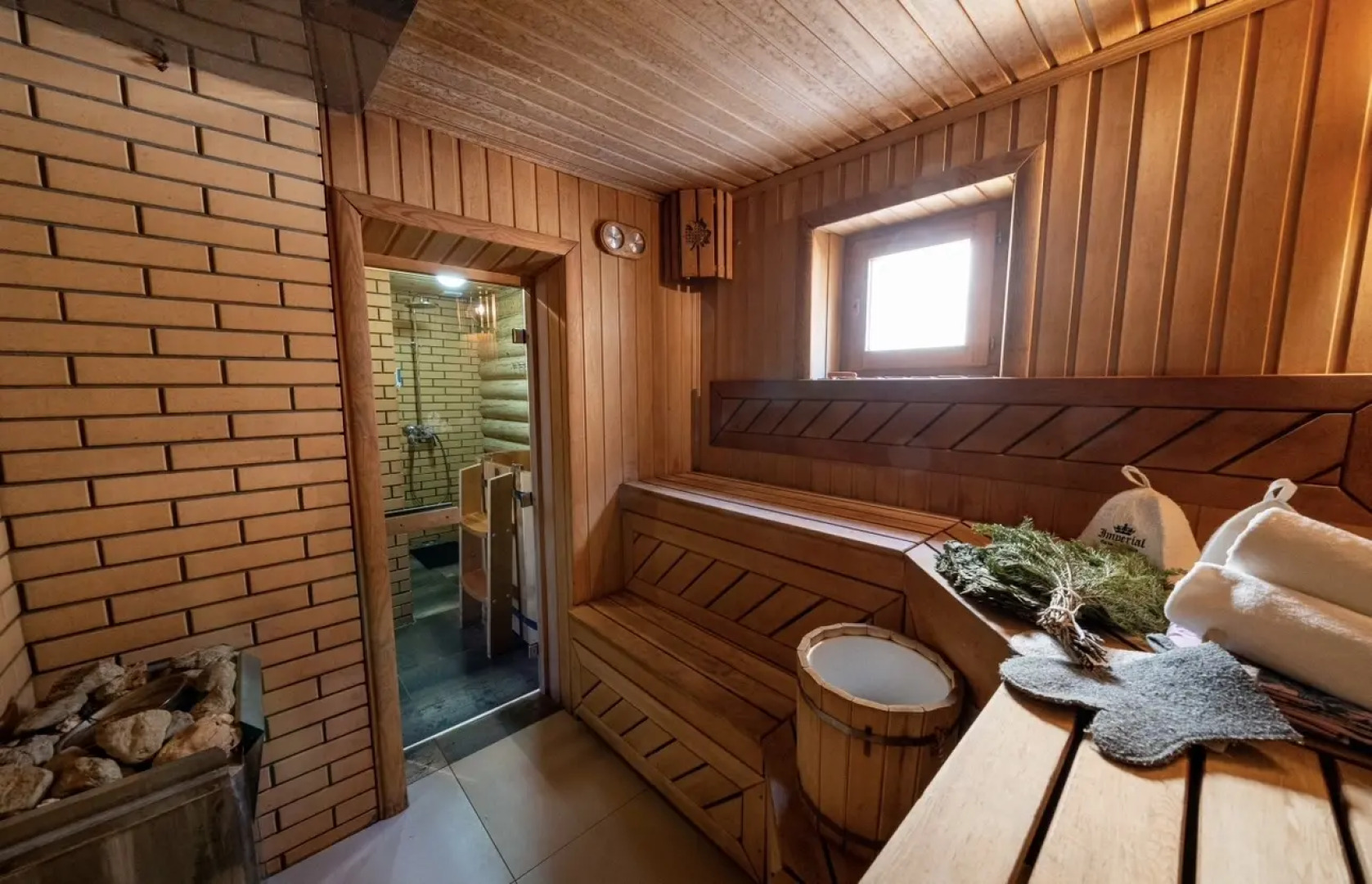 Частный дом с баней и открытым бассейном