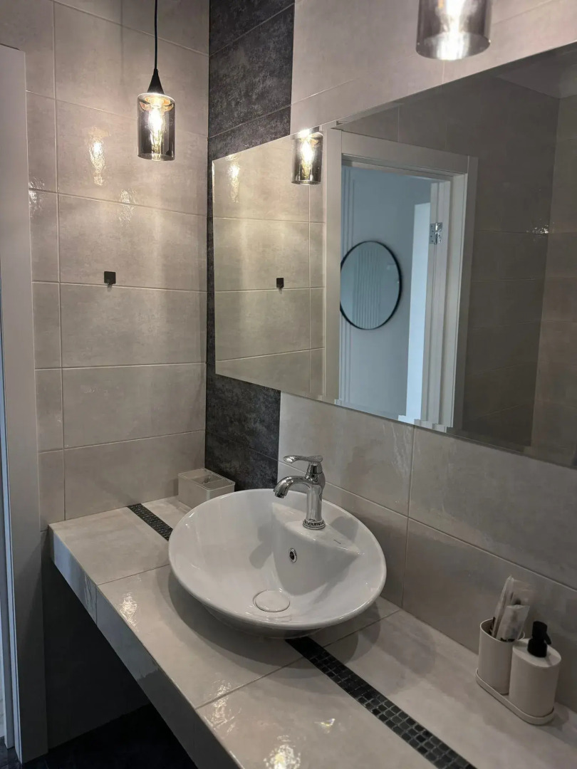 Квартира Просторная Недалеко от Центра с Парковкой