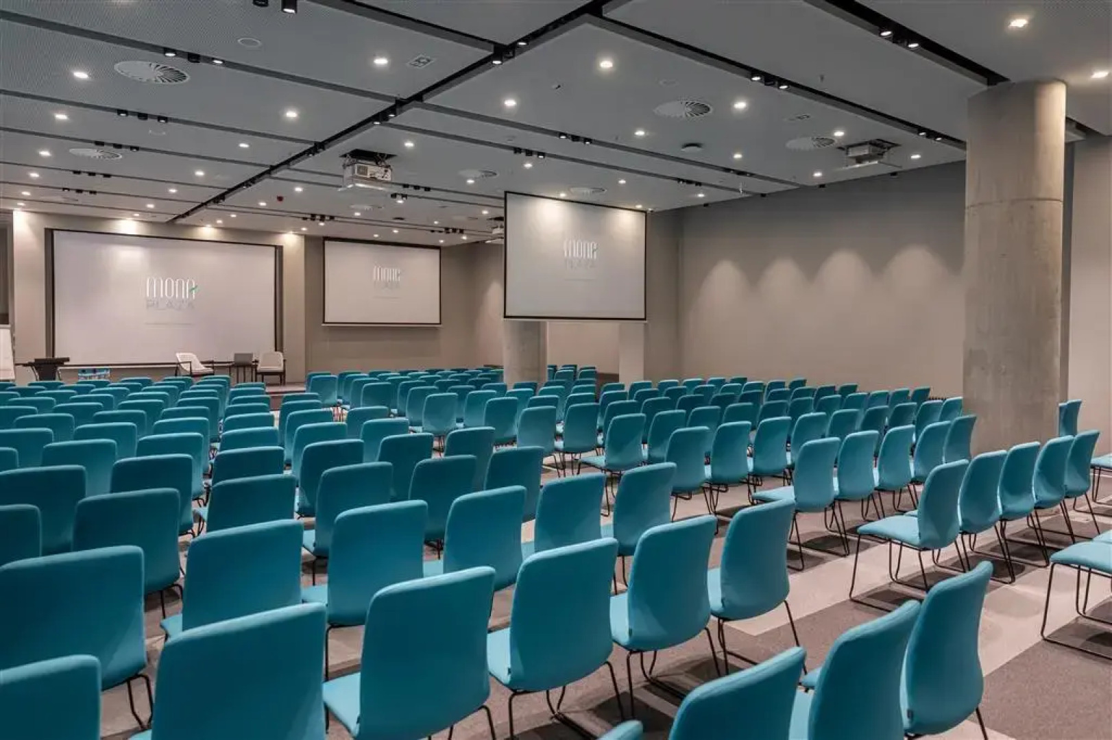 Отель Mona Plaza