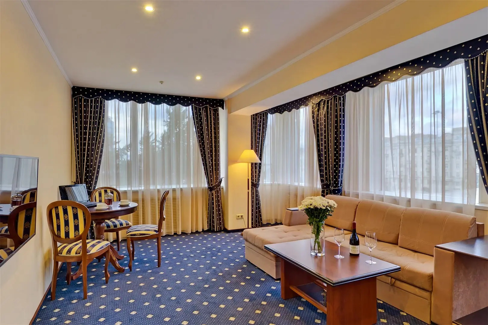 Отель Аэрополис